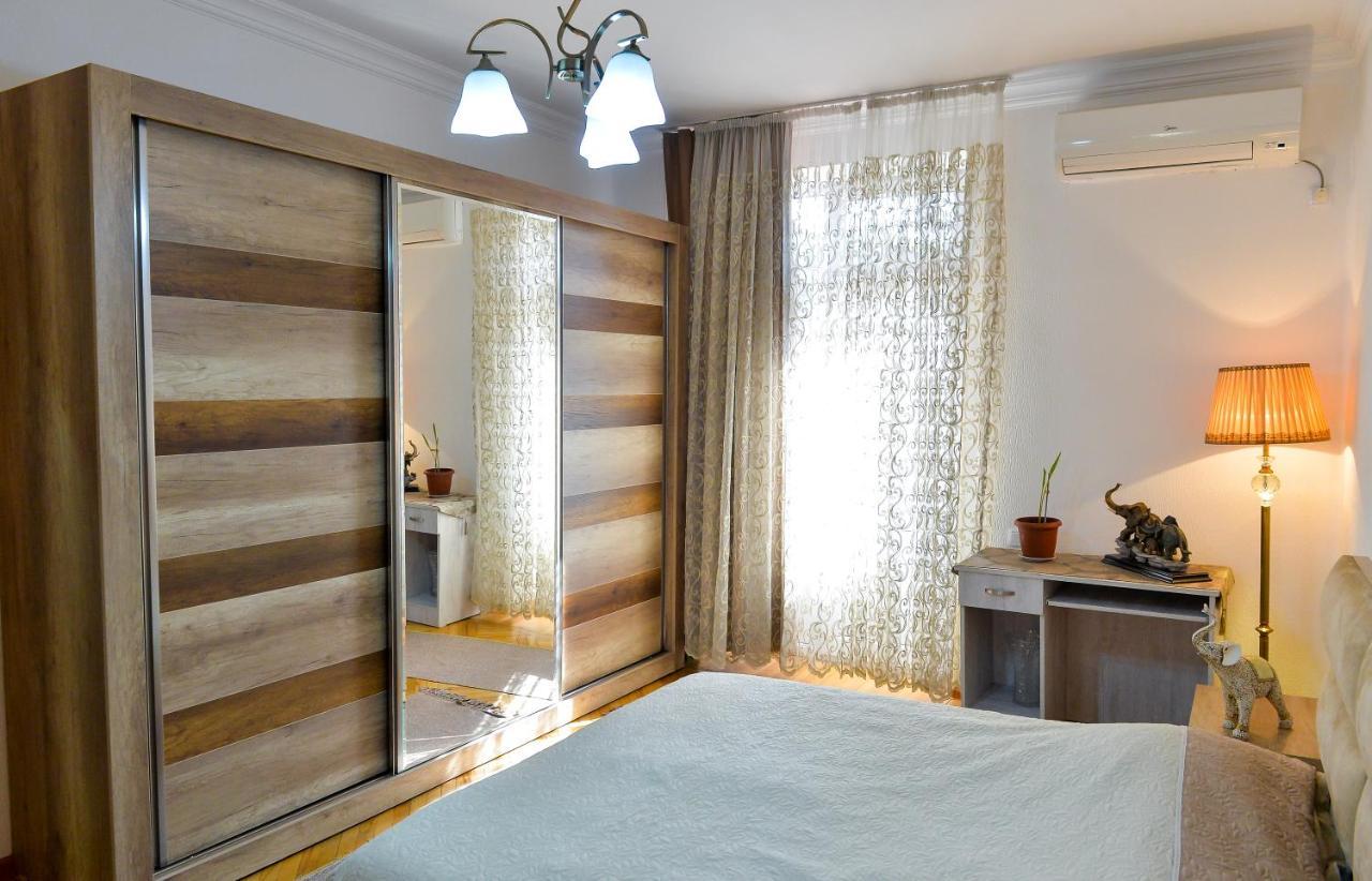 Apartment On Rustaveli Avenue Kʼutʼaisi Exterior foto
