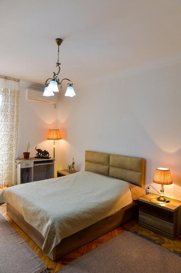 Apartment On Rustaveli Avenue Kʼutʼaisi Exterior foto