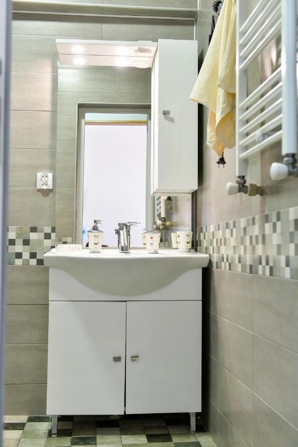 Apartment On Rustaveli Avenue Kʼutʼaisi Exterior foto