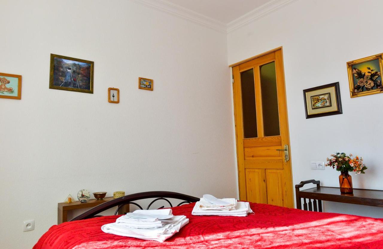 Apartment On Rustaveli Avenue Kʼutʼaisi Exterior foto