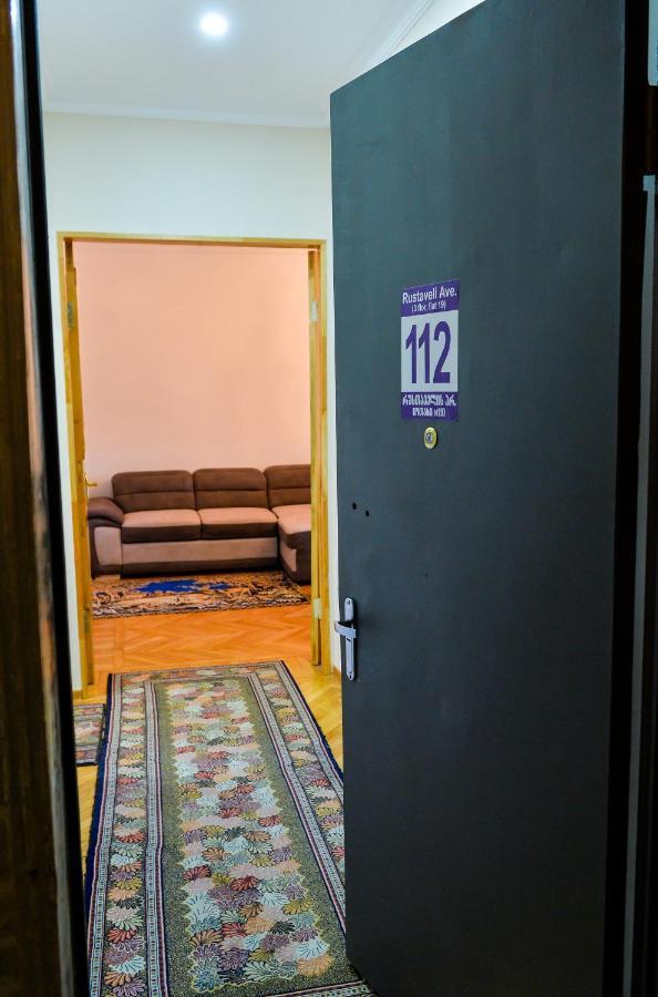 Apartment On Rustaveli Avenue Kʼutʼaisi Exterior foto